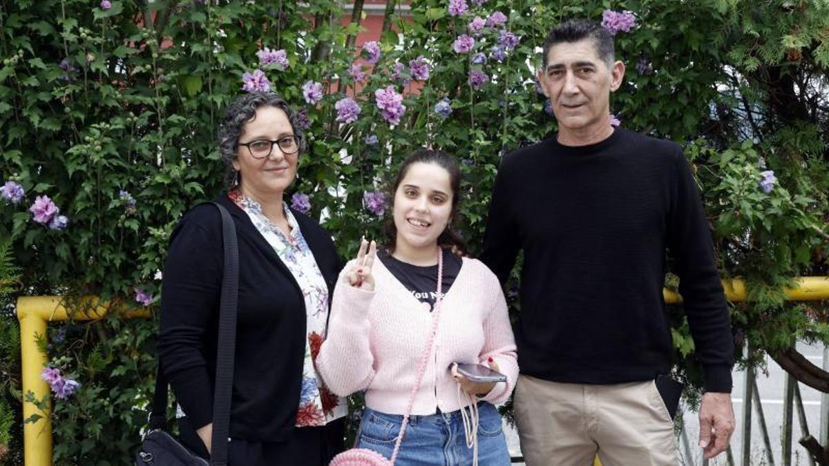 La gallega Ángela, 16 años y una vida con síndrome de Joubert: «Nos dieron un nombre, pero nadie sabía decirnos qué iba a pasar»