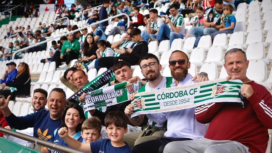 Córdoba CF-Granada | Las imágenes de la afición en El Arcángel