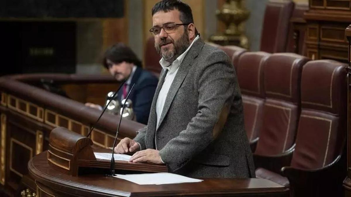 El diputado de Sumar Més, Vicenç Vidal, durante una sesión plenaria en el Congreso
