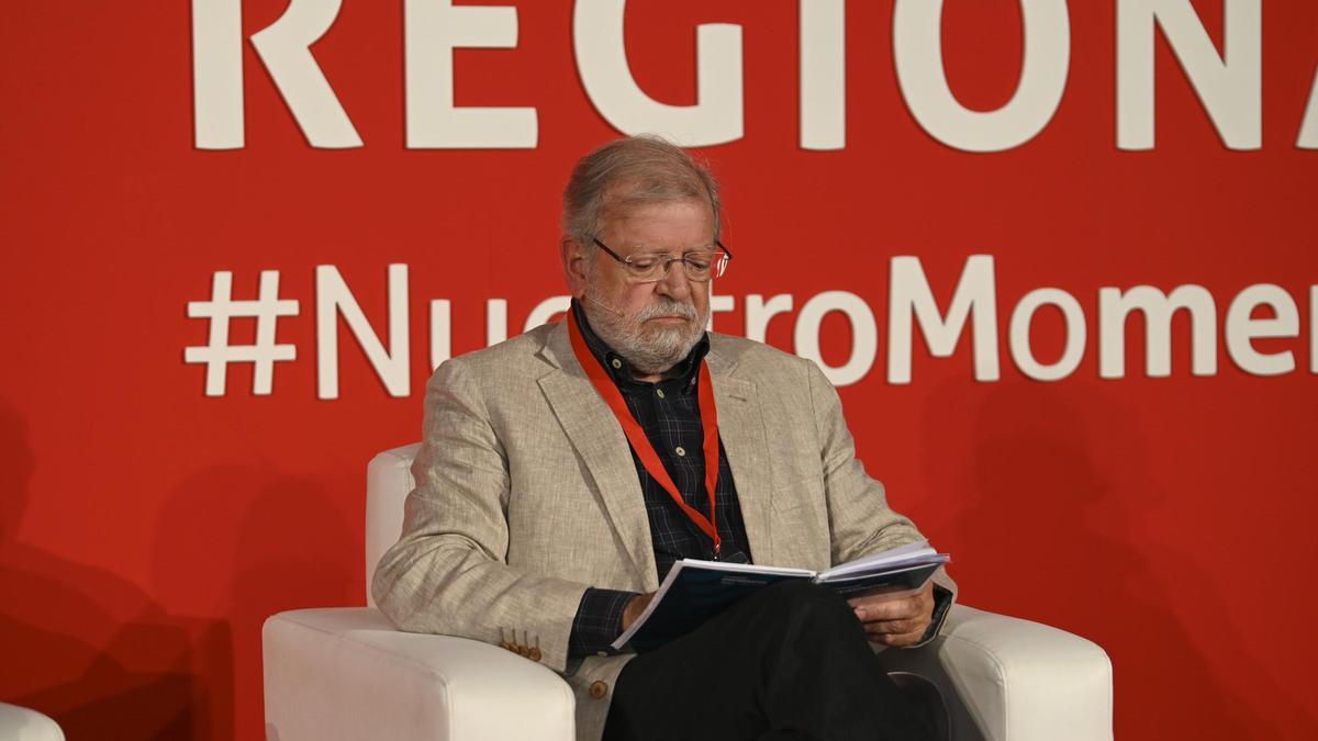Archivo - El expresidente de la Junta de Extremadura Juan Carlos Rodríguez Ibarra.