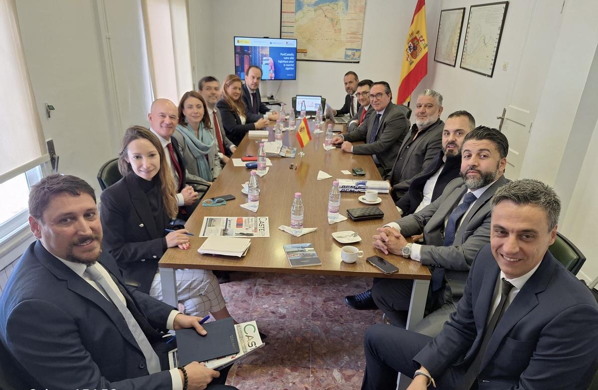 Reunión de la delegación en la embajada española en Argelia.