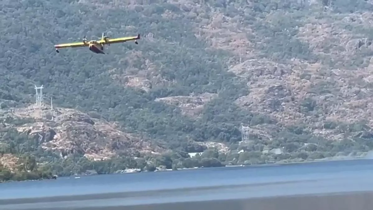 Prohibido el baño en el Lago de Sanabria durante las cargas de agua de las aeronaves: habrá avisos por altavoz