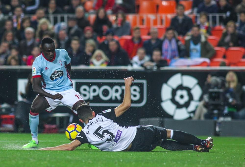 Las imágenes de la derrota del equipo celeste en Mestalla.