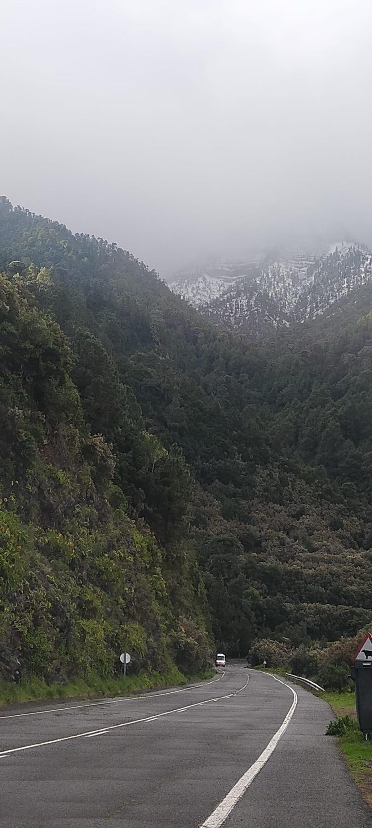 Cumbres de La Palma nevadas por la borrasca Therese.