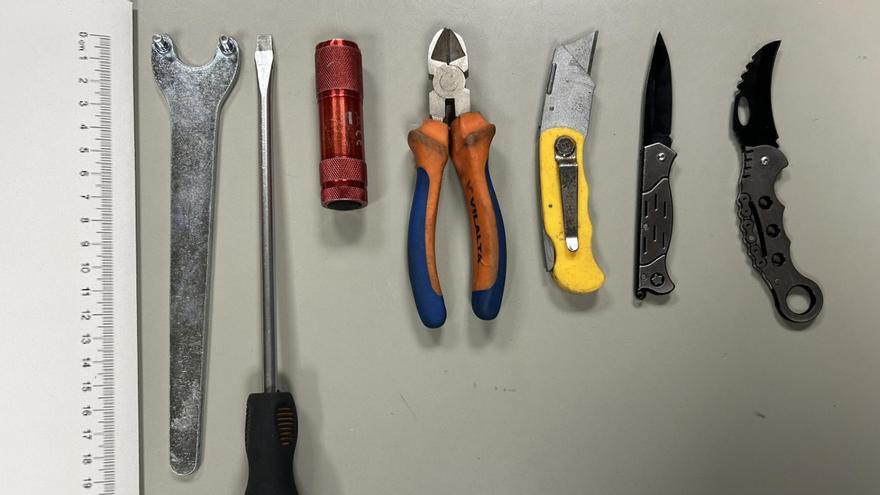 Eines intervingudes a uns lladres de càrregues de camions a l'AP-7.