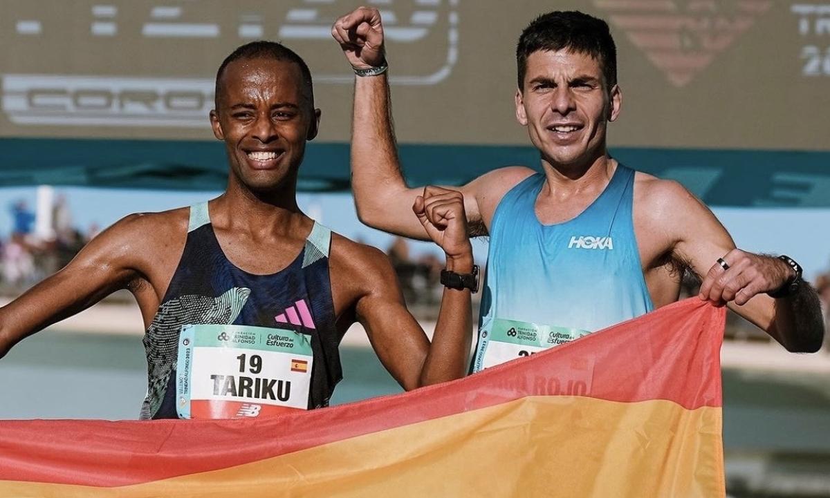 Yago Rojo junto a Tariku Novales tras conseguir la mínima olímpica