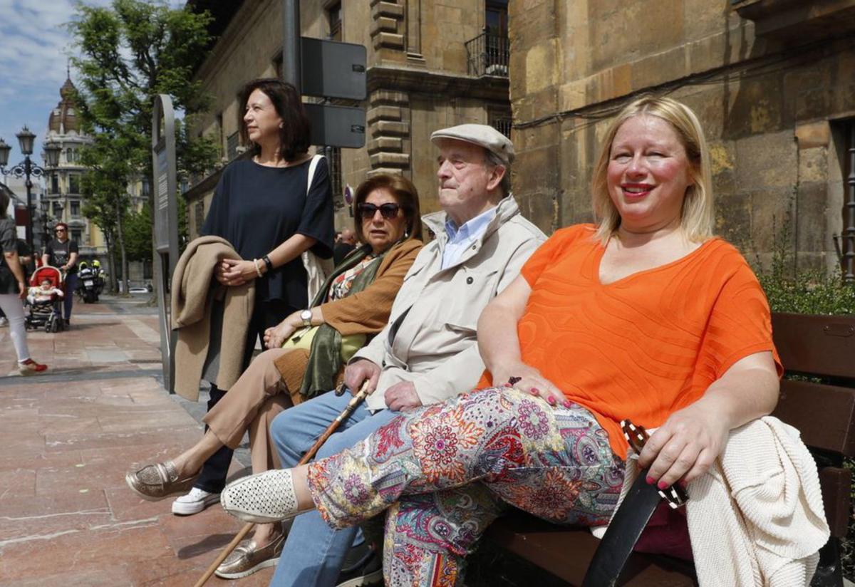 Paseos, cafés, familia y hasta cursillos en un día "muy tranquilo" tras varias semanas frenéticas