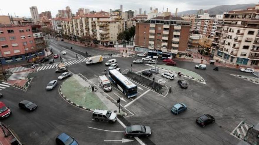 Imagen del conocido «cruce» de Benidorm y la bajada de la avenida Jaime I, ayer.