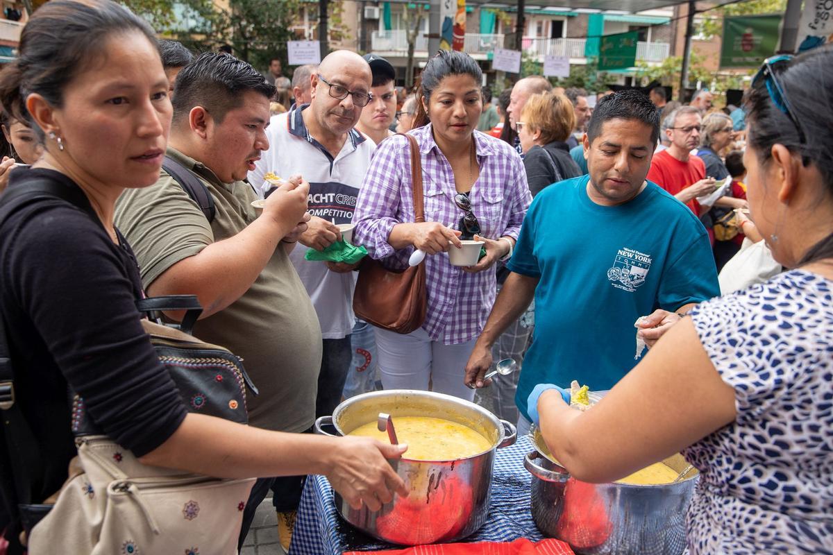 Éxito en la 18ª edición del Festival Sopes del Món, celebrado en la Marquesina de la Via Júlia, Nou Barris.