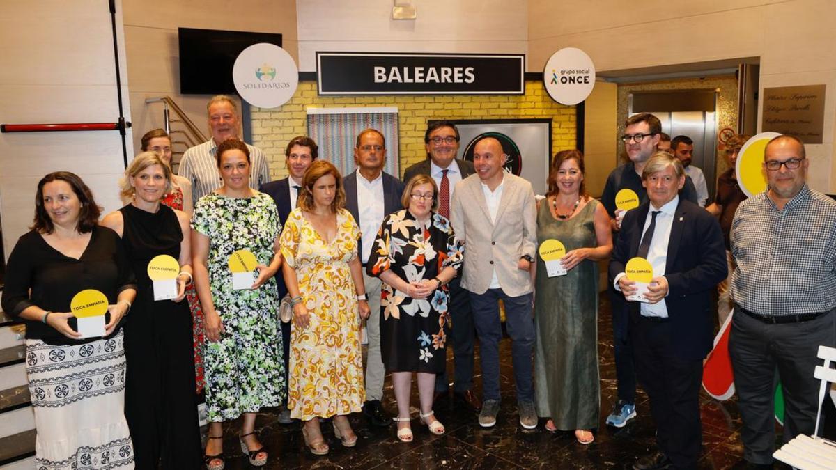 Los ganadores en la gala ‘Café Ilusión’ del Grupo Social ONCE ayer en el Teatro Principal de Palma.