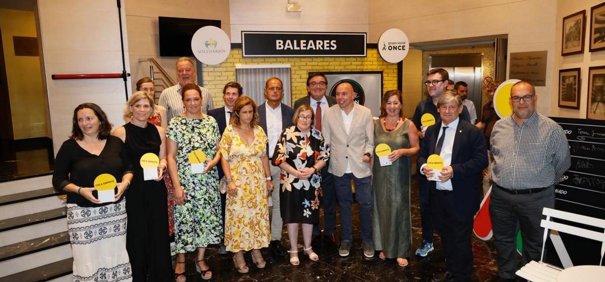Los ganadores en la gala ‘Café Ilusión’ del Grupo Social ONCE ayer en el Teatro Principal de Palma.