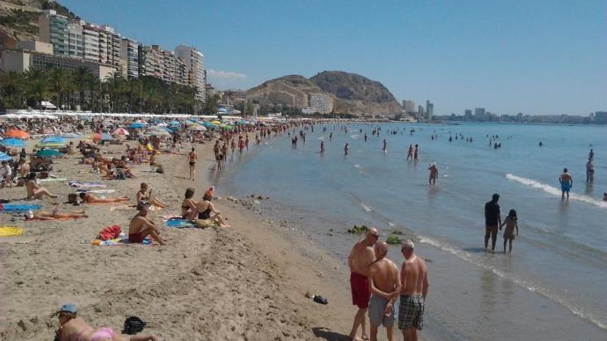 Imagen de archivo de la Playa del Postiguet, Alicante