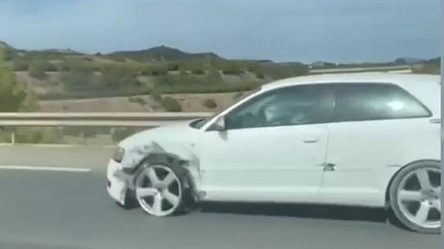 Conduce drogado, de forma temeraria por la A-7, con los airbags activados y sin un neumático