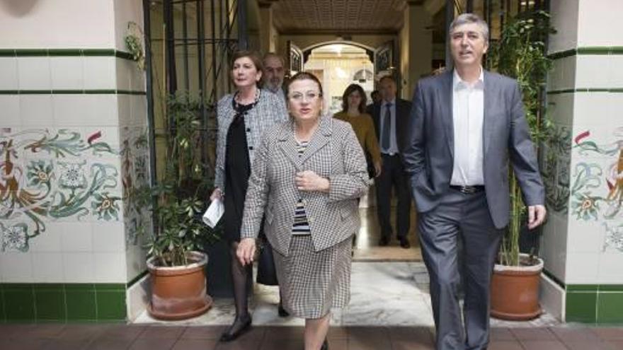 Lola Guillamón en un acto en la Casa de Caragols con el conseller de Economía.