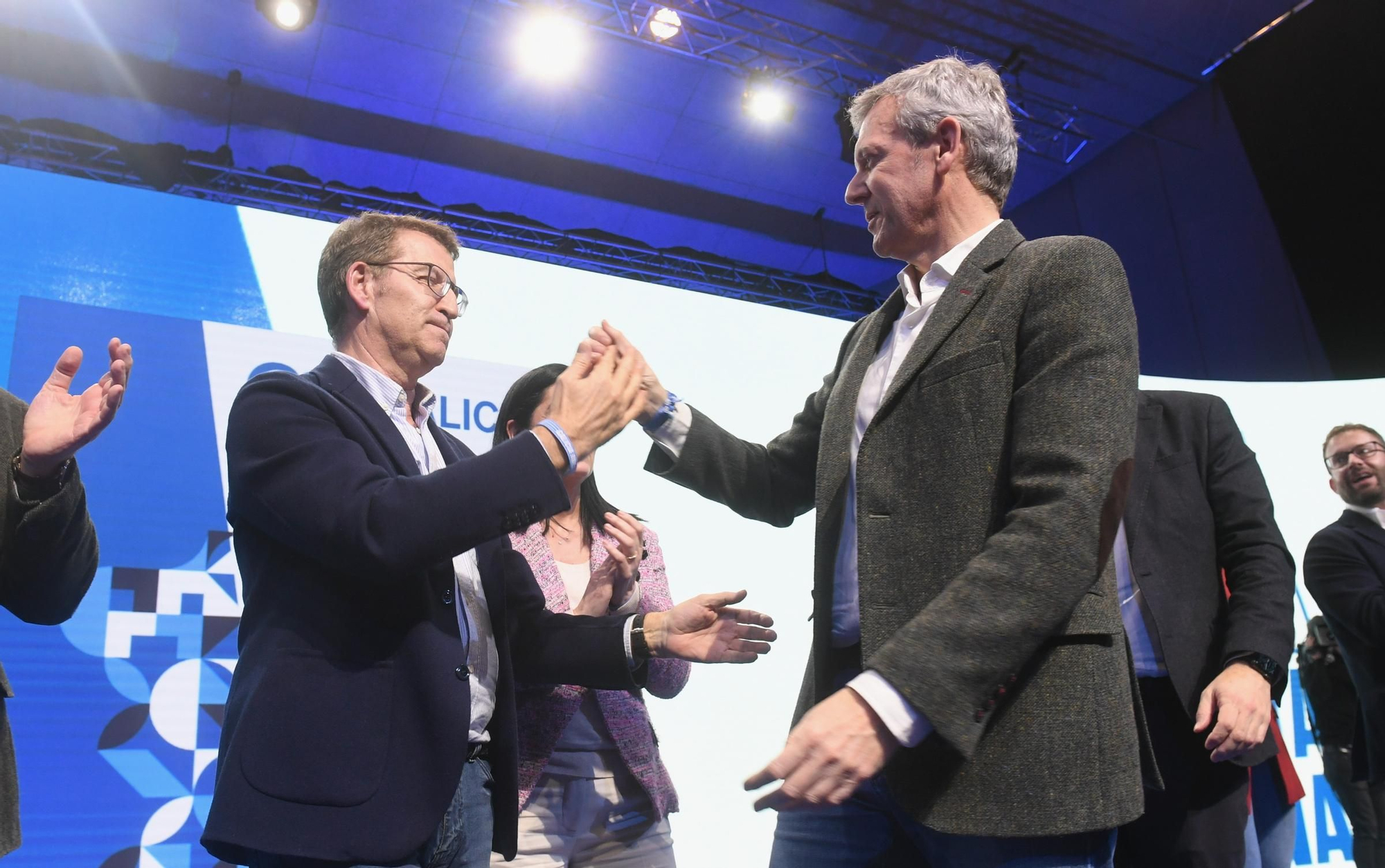 Feijóo se vuelca con Rueda en el cierre de campaña: "Le veo más presidente que nunca"