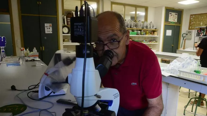 El instituto As Barxas, de Moaña, asume la jubilación de su histórico director Carlos Chapela
