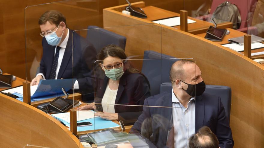 El Consell aprueba 14,3 millones para el bono viaje, 5,9 para ayudar a los ayuntamientos y 4 para el plan de choque en atención primaria