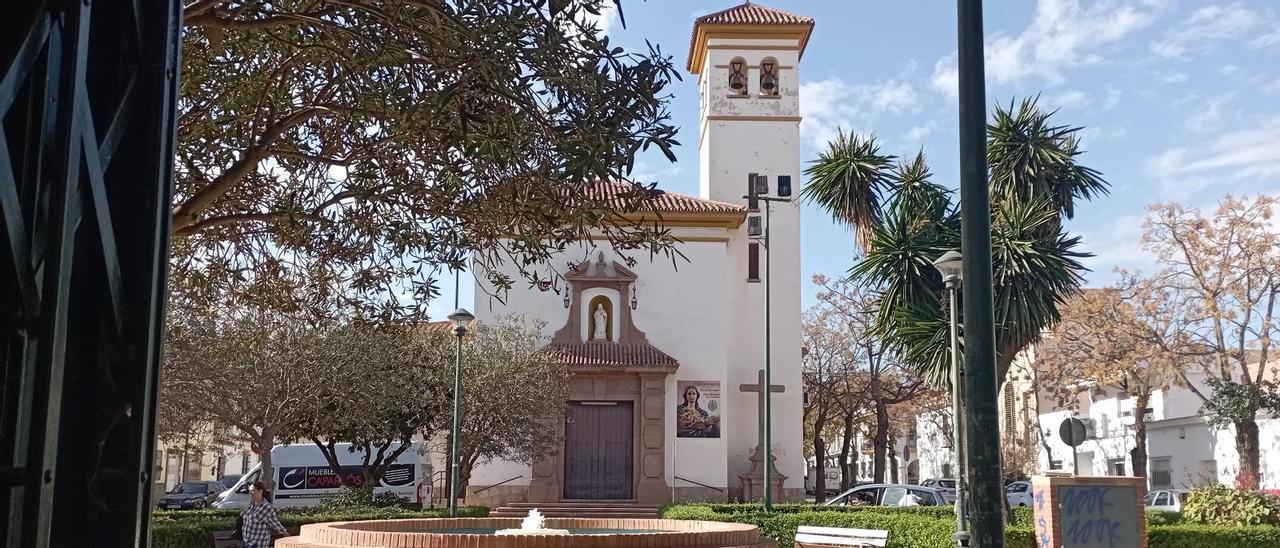 La plaza de Prudencio Jiménez en la parroquia de la Purísima, el corazón de Haza del Campillo, en Gamarra.