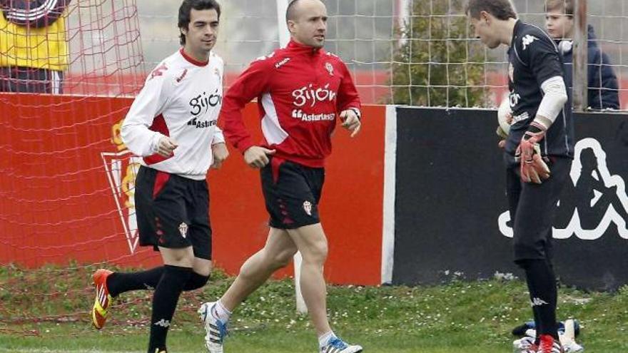 De las Cuevas, la semana pasada, corriendo junto a Lorenzo del Pozo en presencia de Raúl.