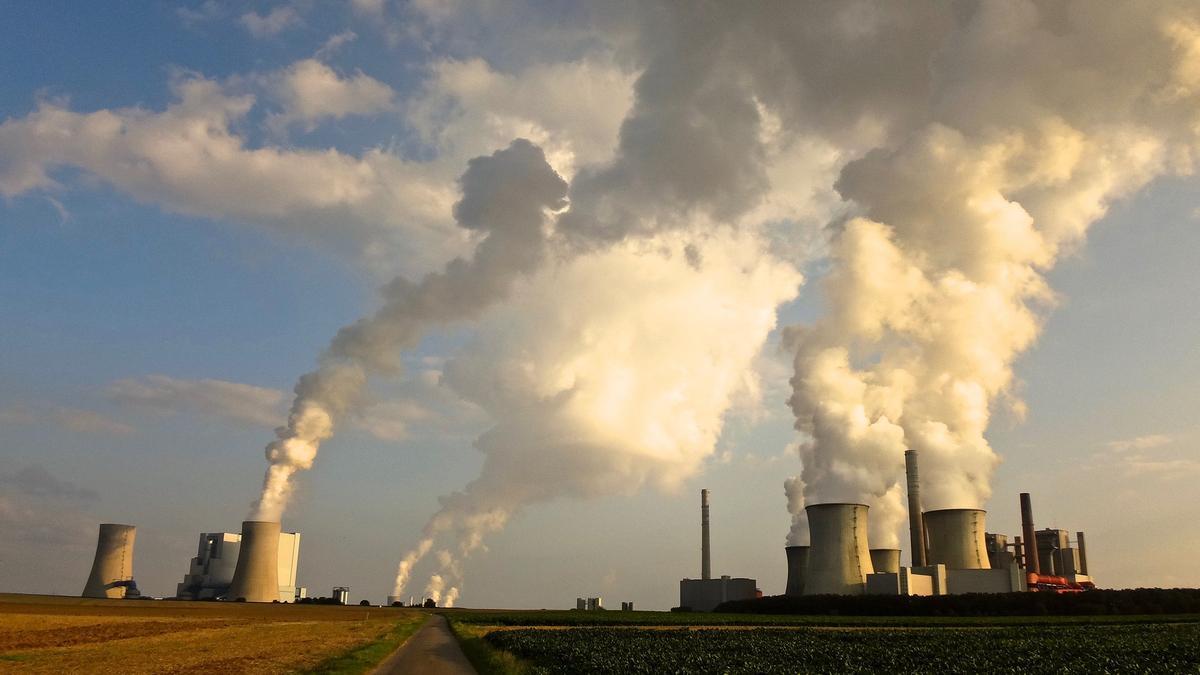 La emisión de gases de efecto invernadero es una de las principales causas del calentamiento global.