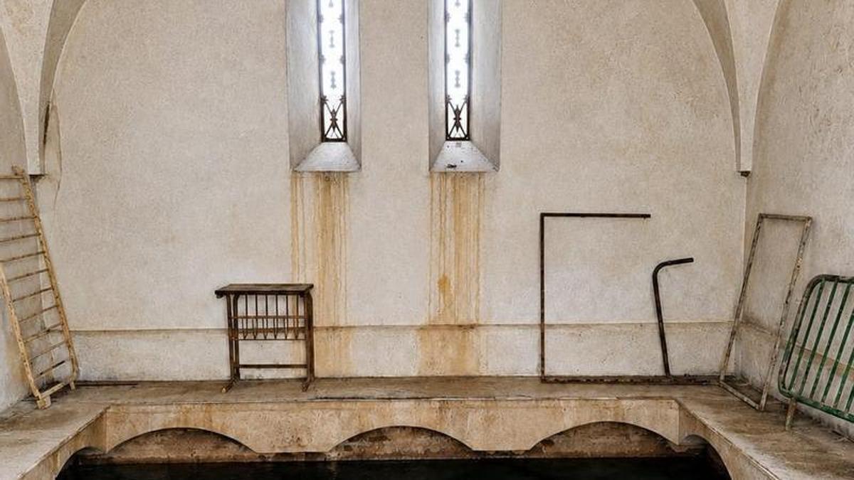 Denuncian el estado de abandono del depósito municipal anexo al acueducto de San Lázaro de Mérida