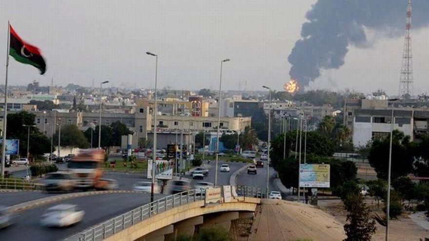 Un avión evacúa a 37 españoles residentes en Libia