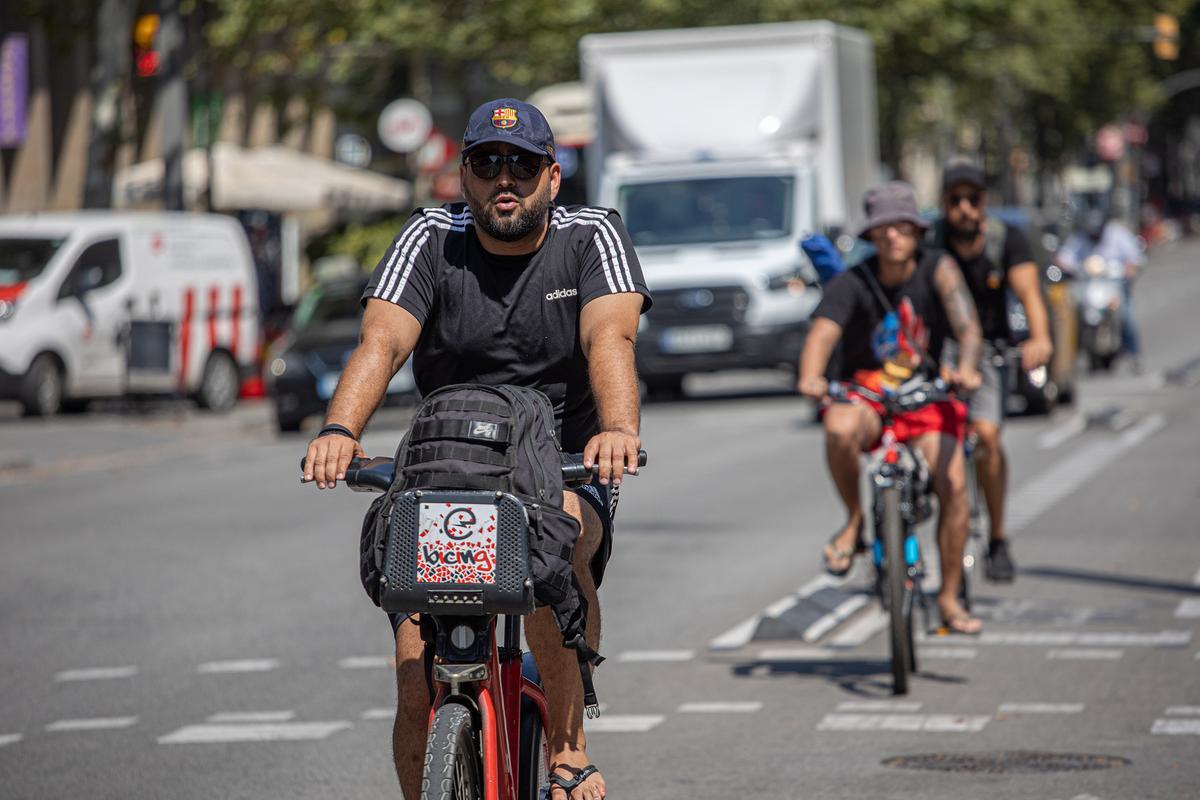 En bici urbana con calor extremo en Barcelona