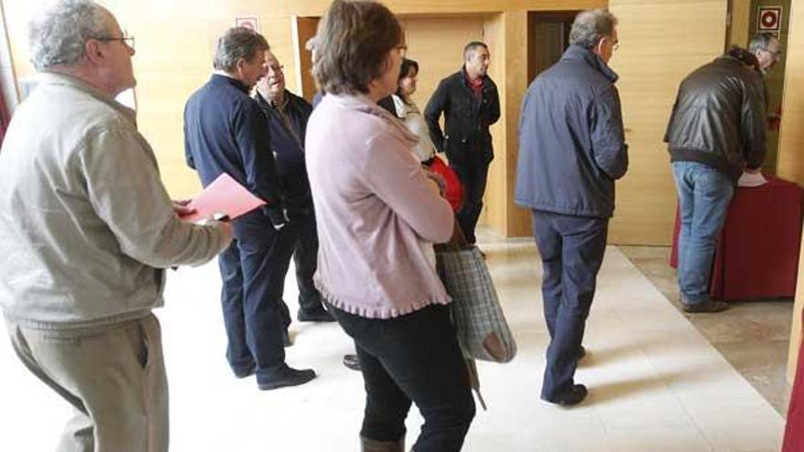 Representantes de las empresas acreedoras de Barreras, en una reunión en la Cámara de Vigo.  // J. Arcos