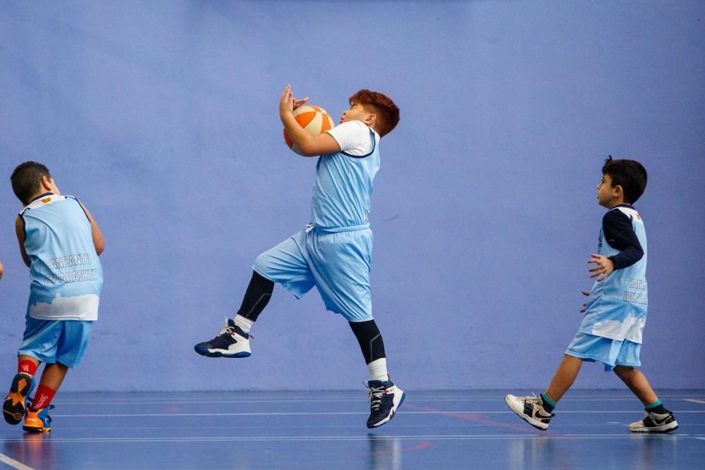 El objetivo de estas diadas es captar a niños para que jueguen al baloncesto