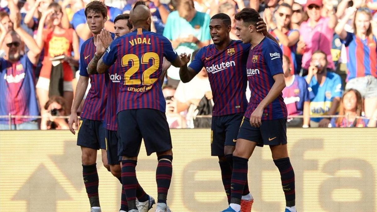 Los jugadores del Barça celebran el gol de Malcom