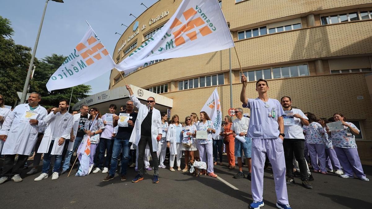 Los médicos volverán a concentrarse este jueves en defensa de un estatuto propio y en contra del borrador del Ministerio de Sanidad