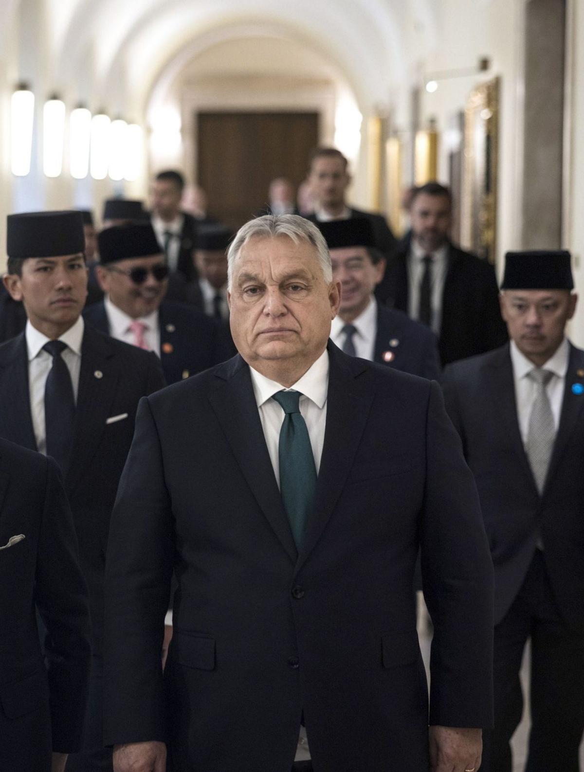 El ‘règim’ d’Orbán trontolla