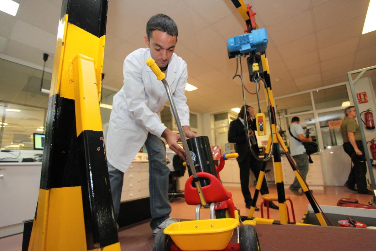 El instituto tecnológico AIJU, con sede en Ibi, ayuda al sector a cumplir con las normas de seguridad.