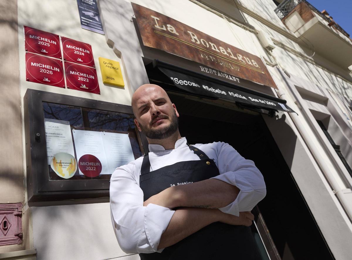 Víctor Pardo posa en la entrada de La Bonaigua
