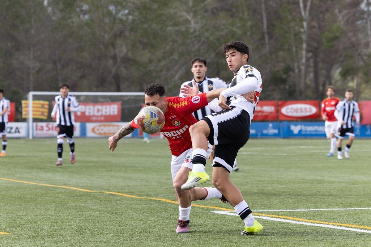 Galería: triunfo vital de la SD Ibiza en la lucha por la permanencia
