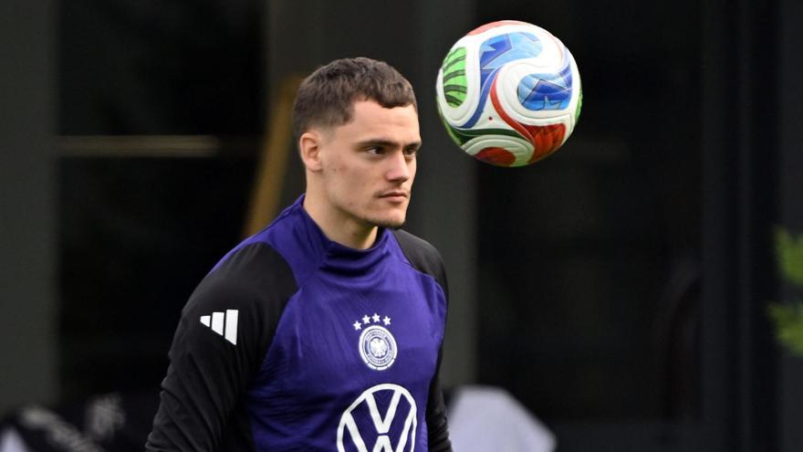 Florian Wirtz entrenando con la selección alemana