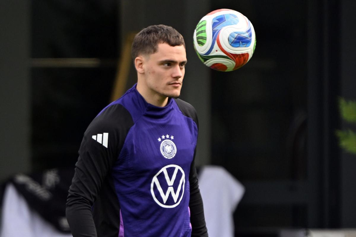 Florian Wirtz entrenando con la selección alemana