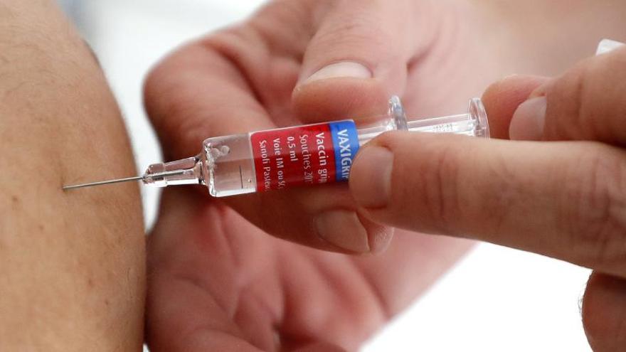 Salud Pública acuerda administrar una vacuna tetravalente contra la meningitis