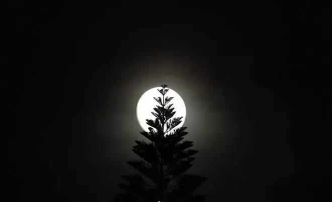 La «superlluna» arreu del món