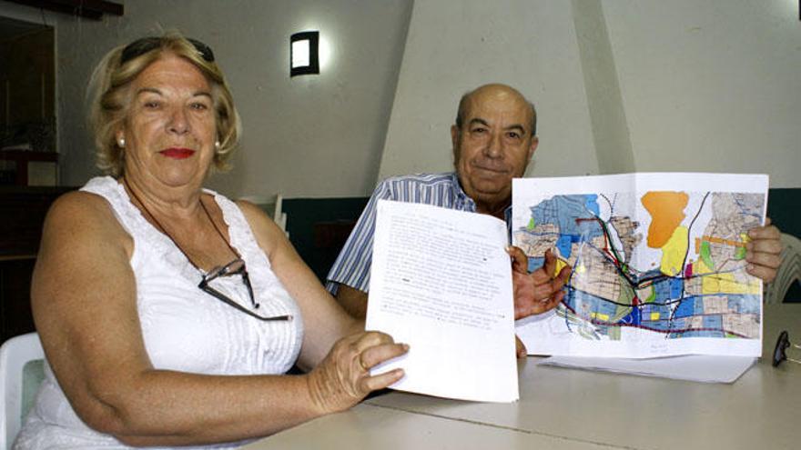 Carmela Fernández y Salvador Aranda con la propuesta.