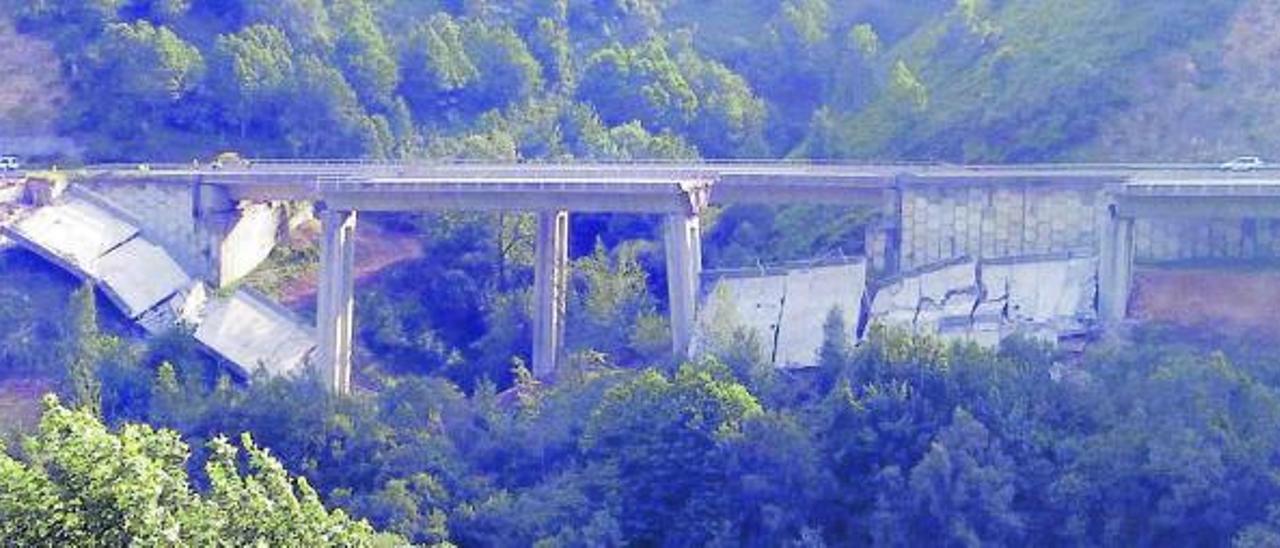 Imagen del viaducto 
tras el segundo derrumbe.   | // RUBÉN ARROXO (TWITTER)