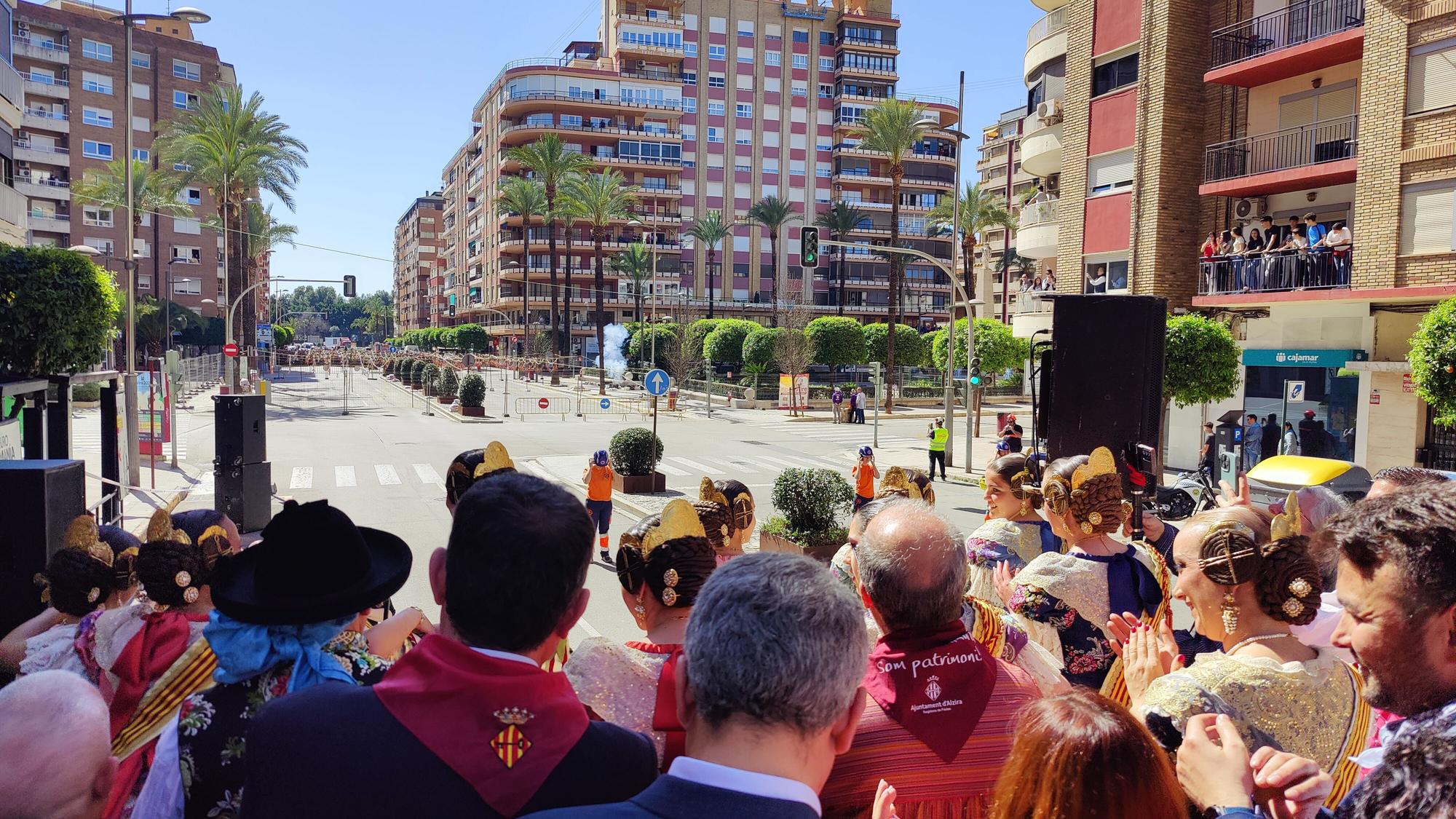 Revive la tercera 'mascletà' de las Fallas de Alzira con esta selección de fotografías