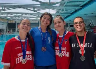 El planter del CN Manresa Fibracat assoleix quatre medalles als estatals femenins juvenil i cadet