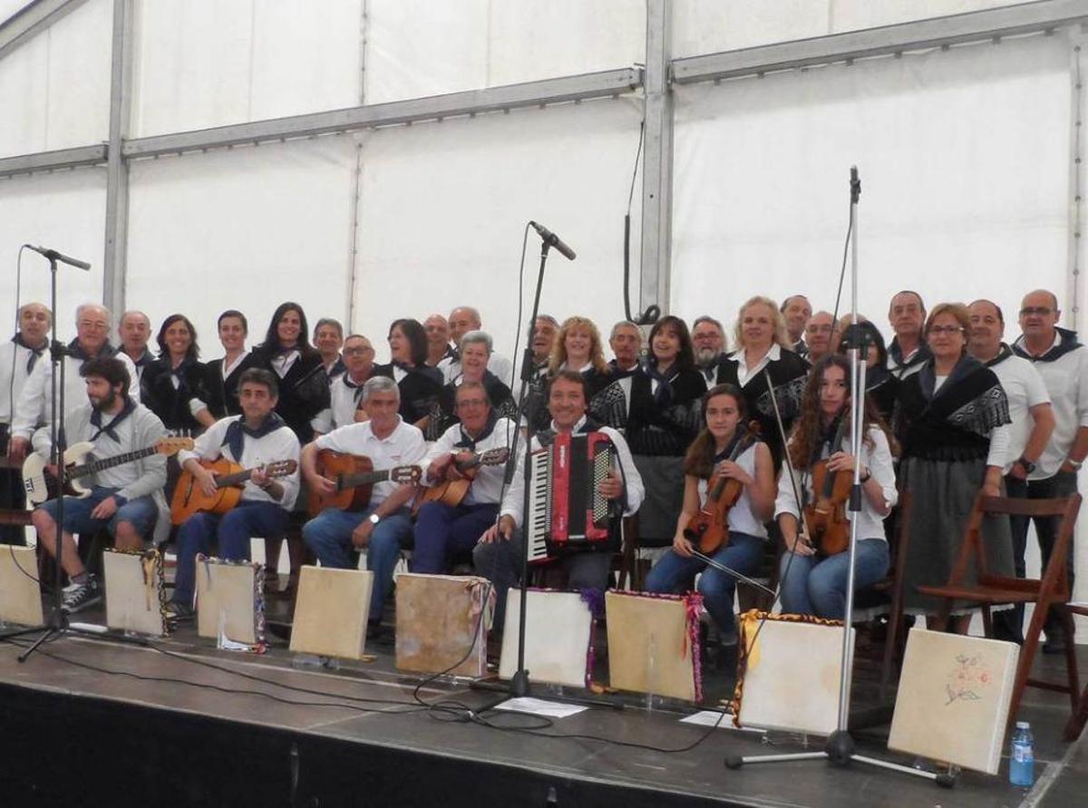 Integrantes del "Coro de la Bodega" en una actuación pasada.