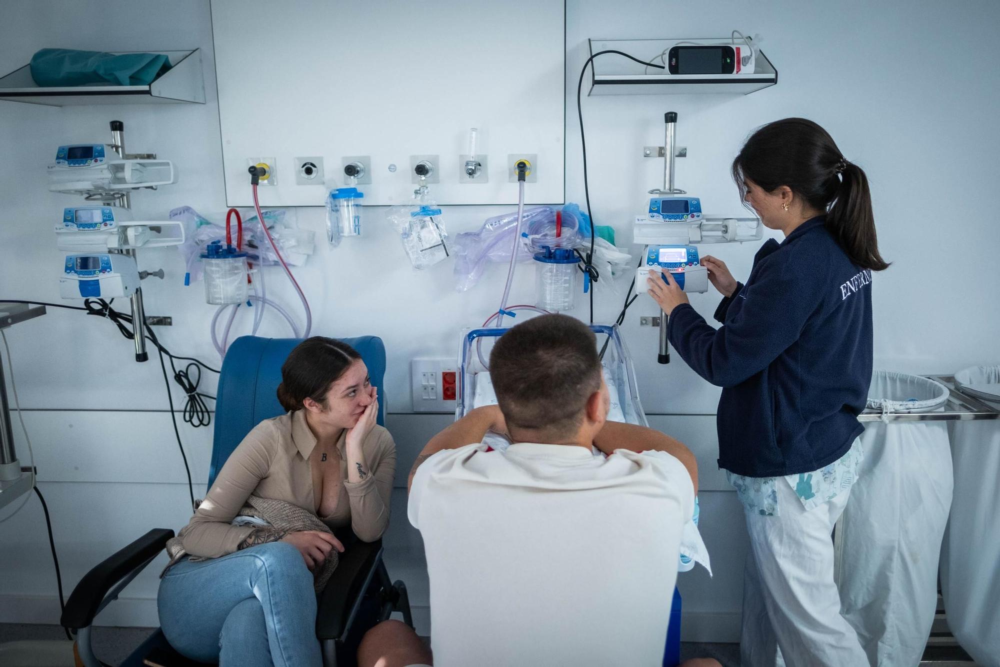 Visita a la nueva zona de cuidados intermedios de Neonatología HUC