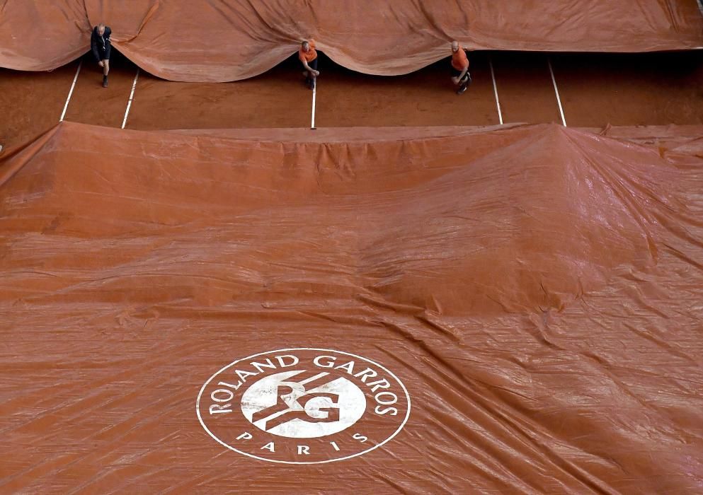 Así protegen las pistas de Roland Garros de la lluvia