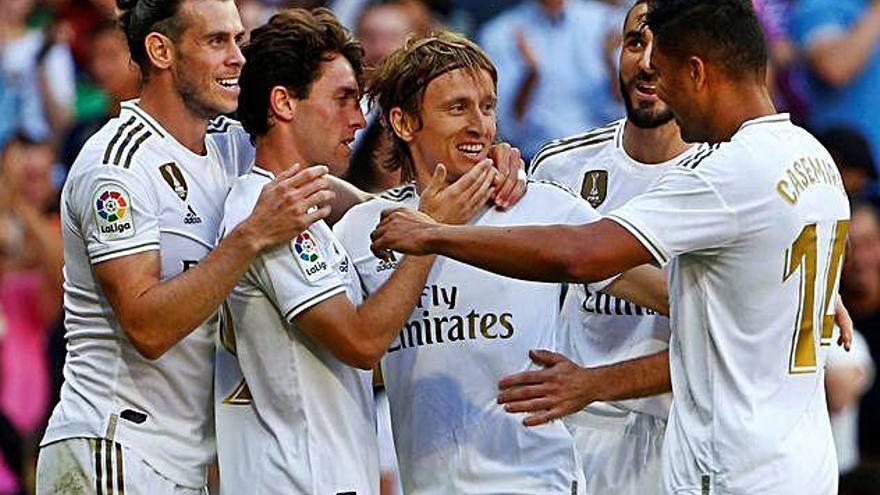 Els jugadors del Madrid celebren un dels gols marcats.