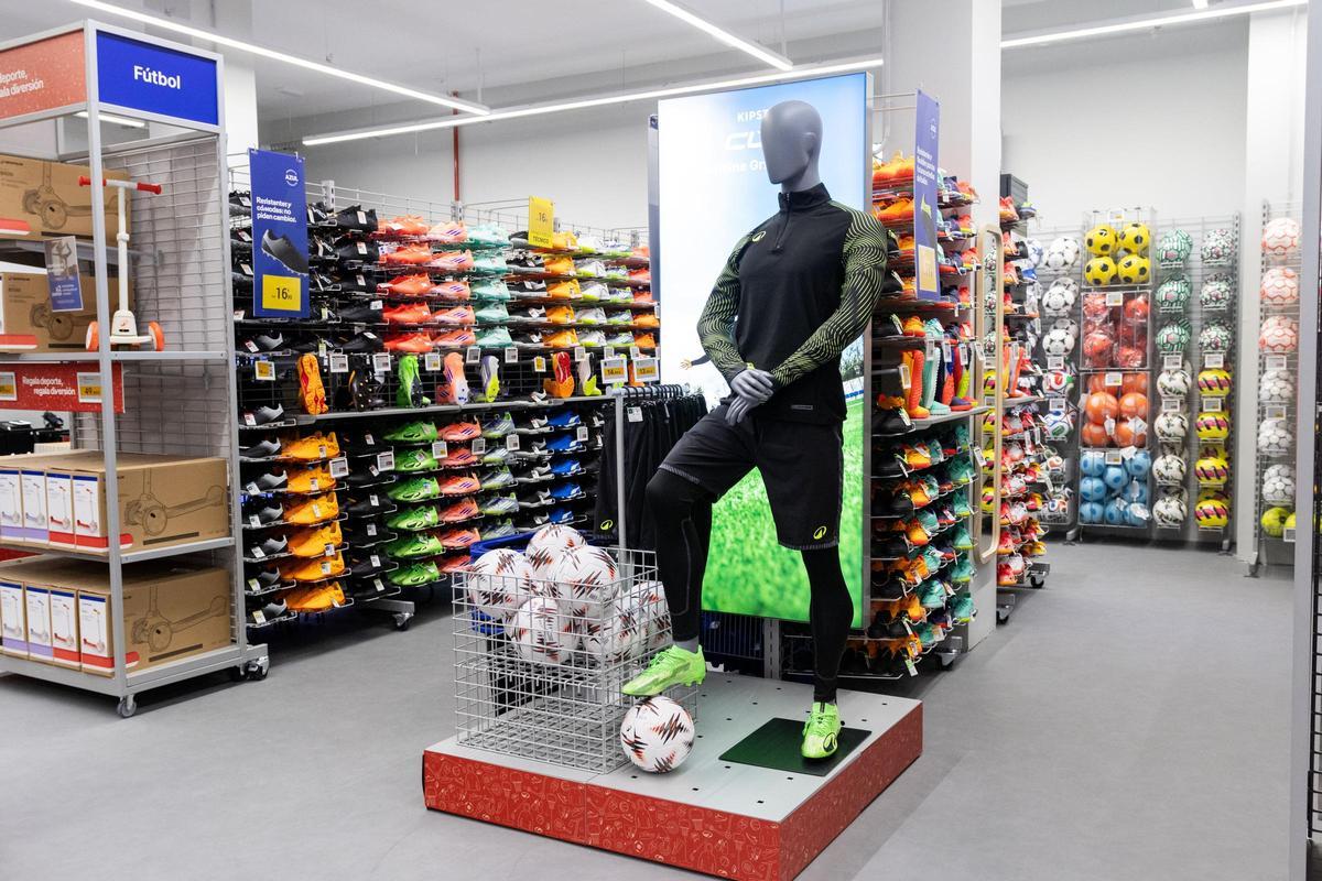 La nueva tienda se dedica a los deportes más practicados en Palma y alrededores, en un cómo espacio.