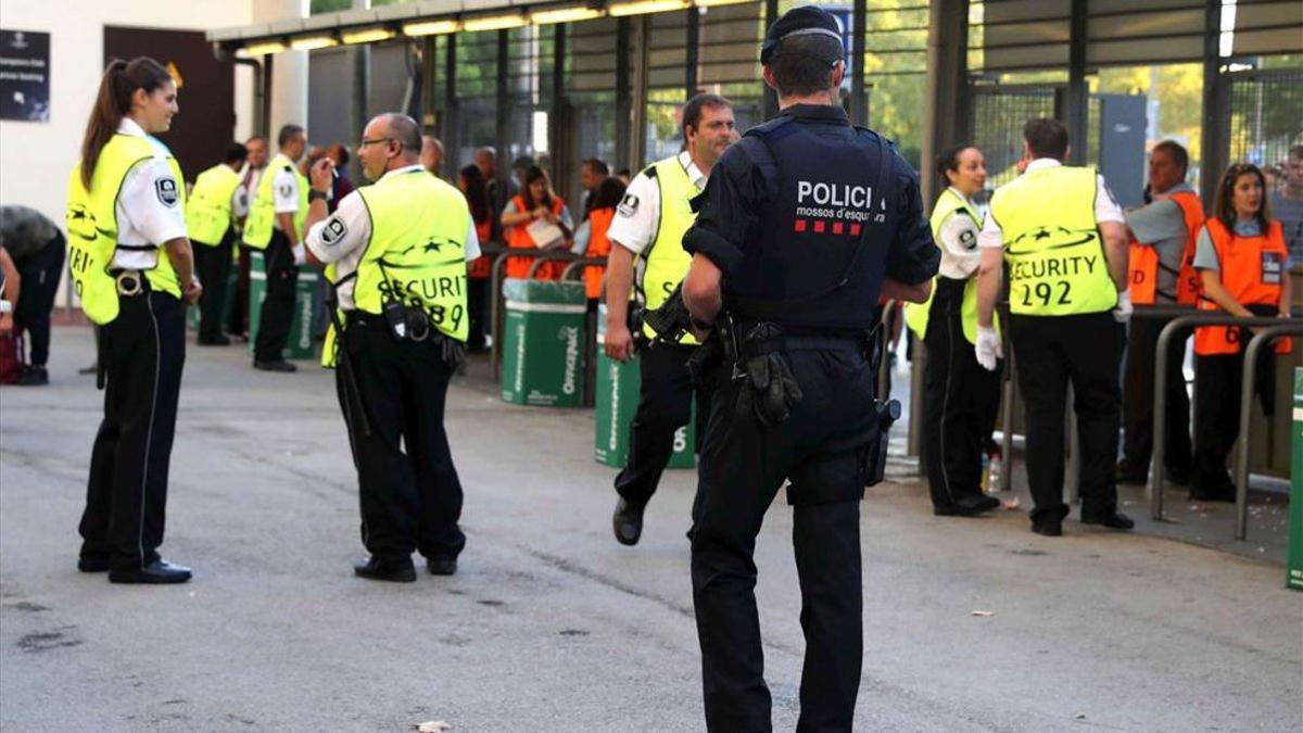 El Barça y los Mossos mantienen a los ultras alejados del Camp Nou