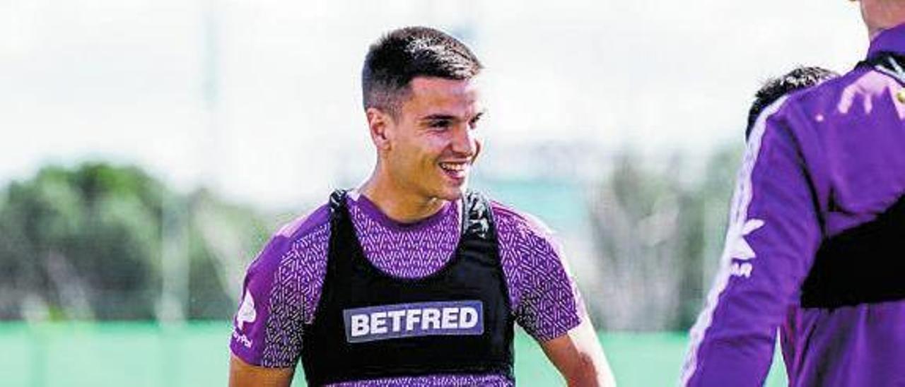 Ruiz de Galarreta sonríe durante el entrenamiento que dirigió ayer Luis García en Son Bibiloni.